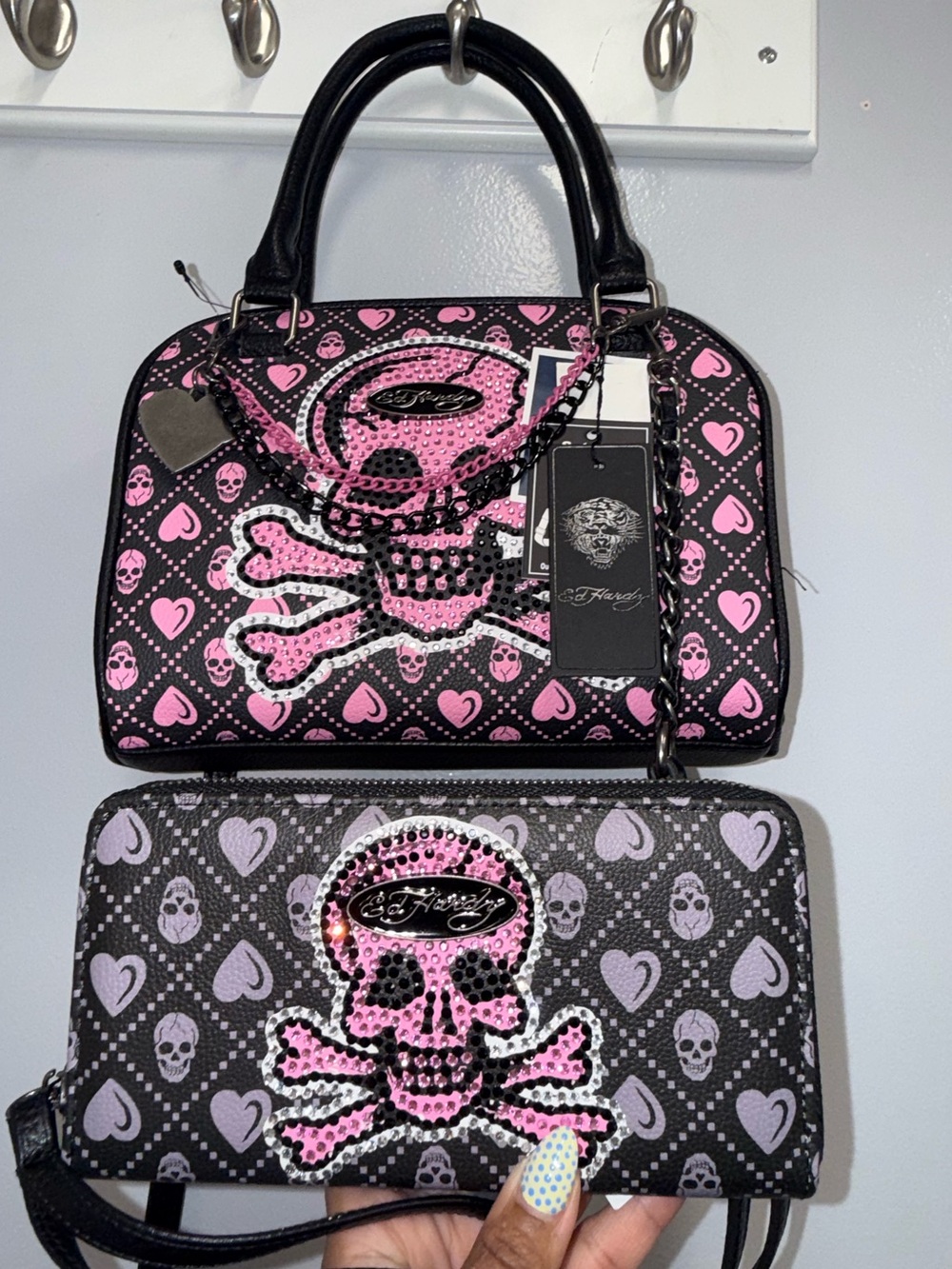 Ed Hardy Black & Pink Skull Satchel with Chain & Studded with matching wallet - Picture 12 of 14